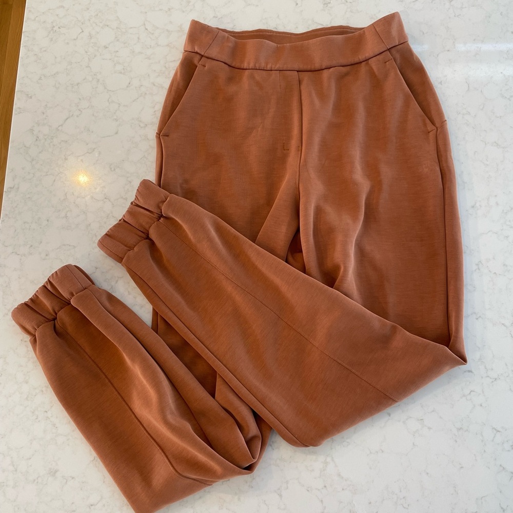 Lululemon Softstreme Relaxed High Rise Jogger in Butternut Brown